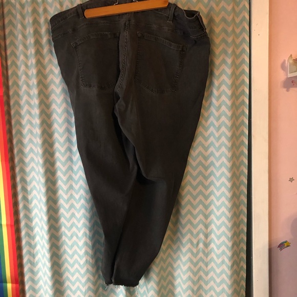 FINAL SALE- LEAVING CLOSET-NO FURTHER DISCOUNTS - Picture 5 of 11